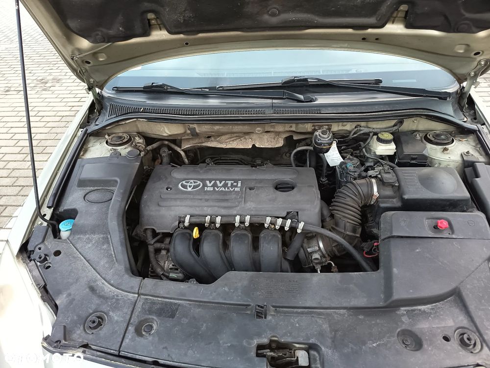 Toyota Avensis - 13