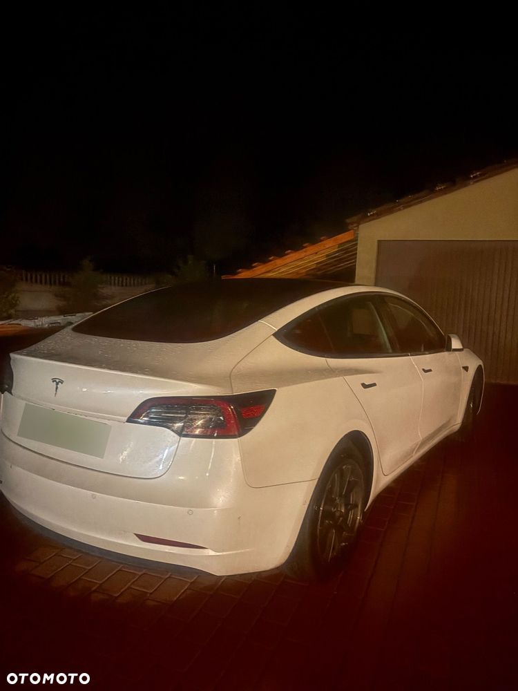 Tesla Model 3 - 4