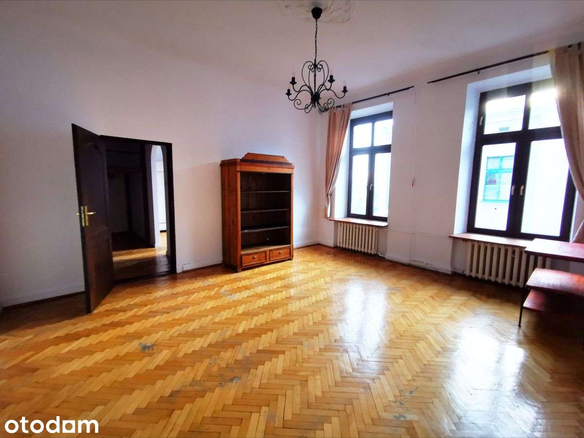 3 pokoje w kamienicy w ścisłym centrum/ okazja