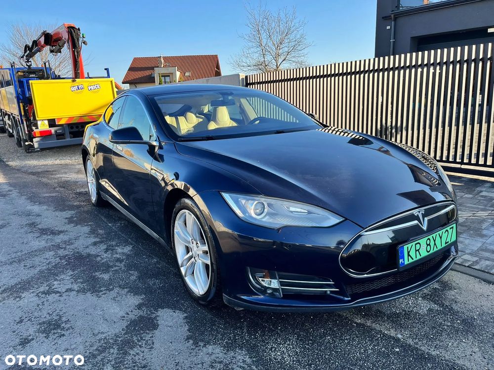 Tesla Model S - 1