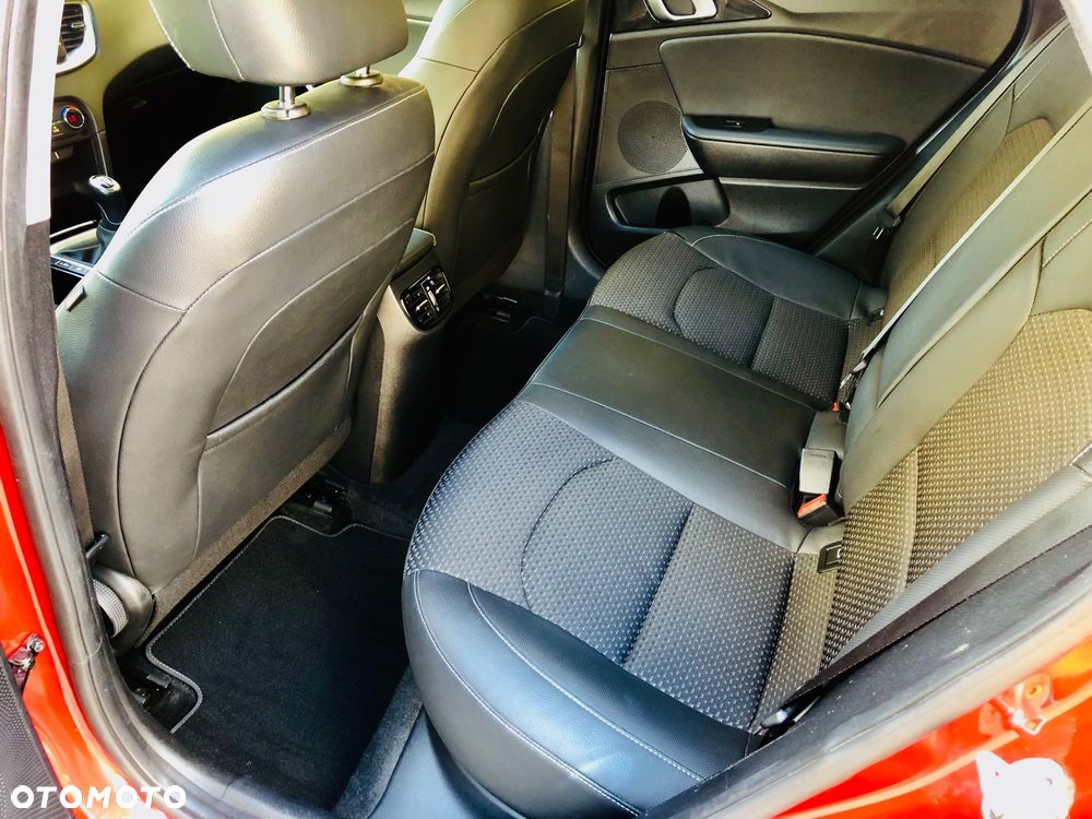 Kia XCeed 1.6 CRDi SCR L Business Line - 12