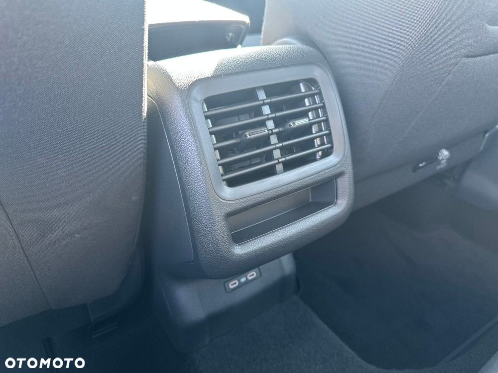 Volkswagen T-Roc 1.5 eTSI Life DSG - 26