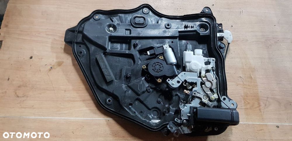 MAZDA 5 PODNOŚNIK SZYBY ZAMEK LEWY TYŁ - 1