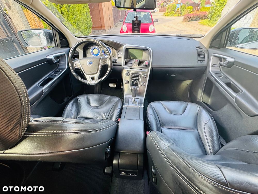 Volvo XC 60 D5 AWD Momentum - 9