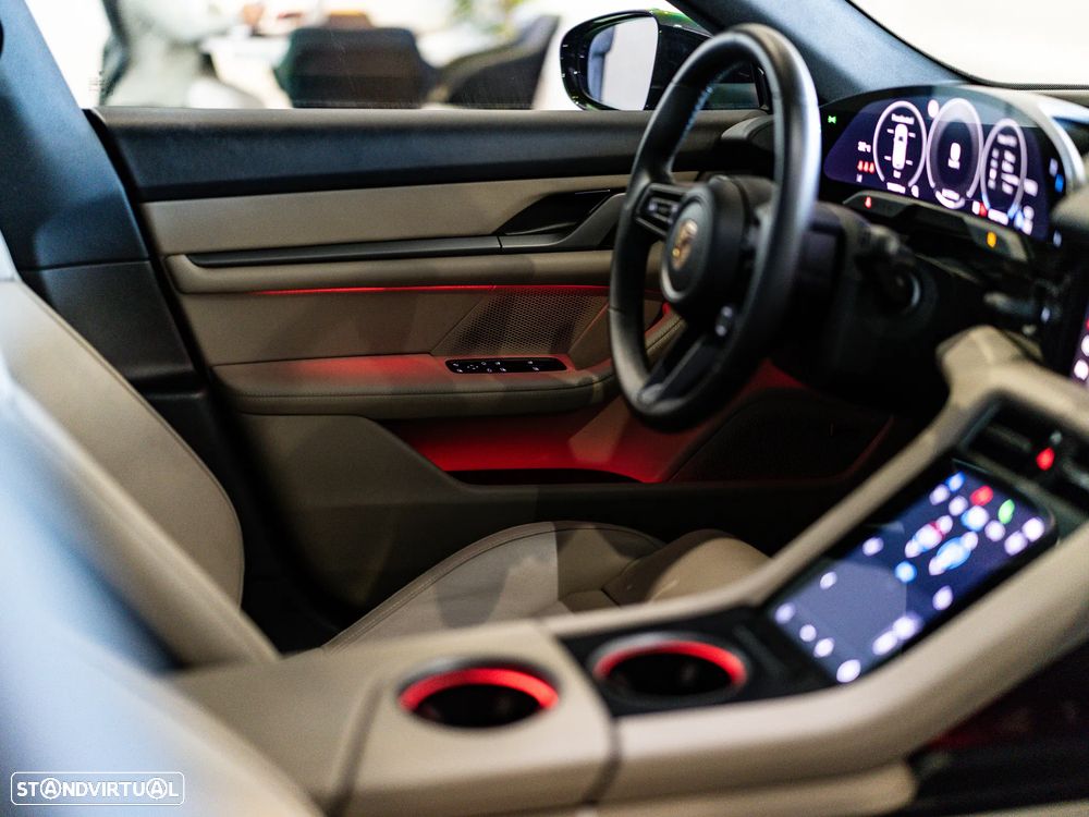 Porsche Taycan Sport Turismo - 27