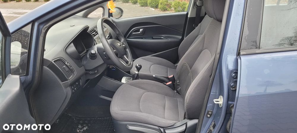 Kia Rio - 10
