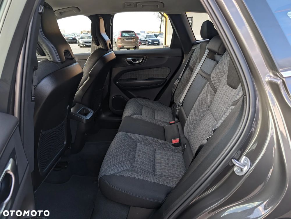 Volvo XC 60 B4 B Essential - 37