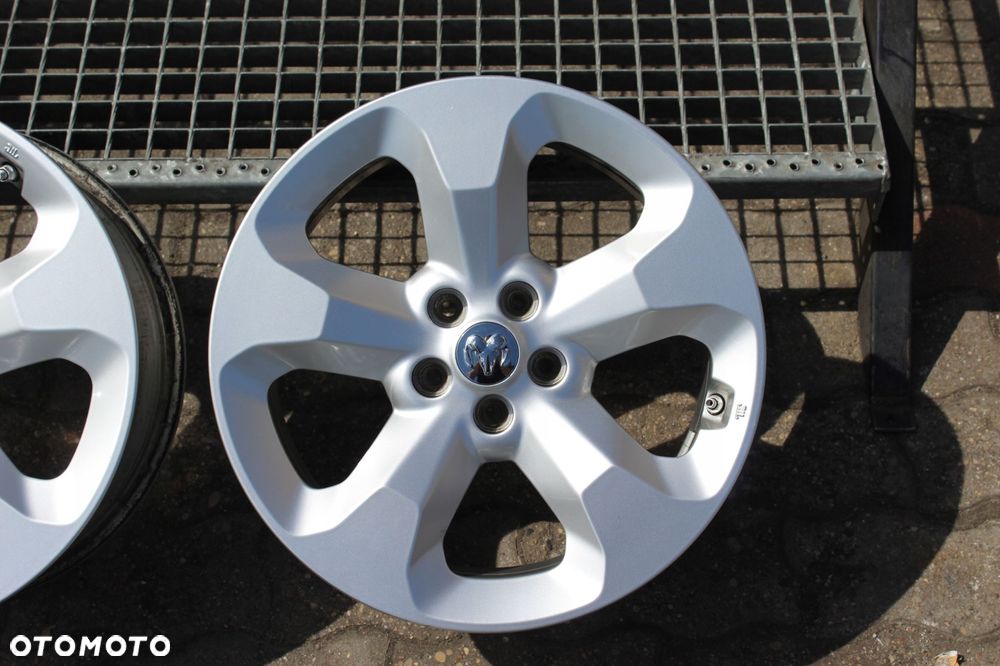 oryg dodge ram promaster city 16cali 5x98 et33,5 6,5j tpms - 4