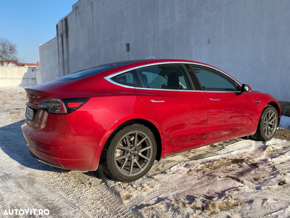 Tesla Model 3 - 8