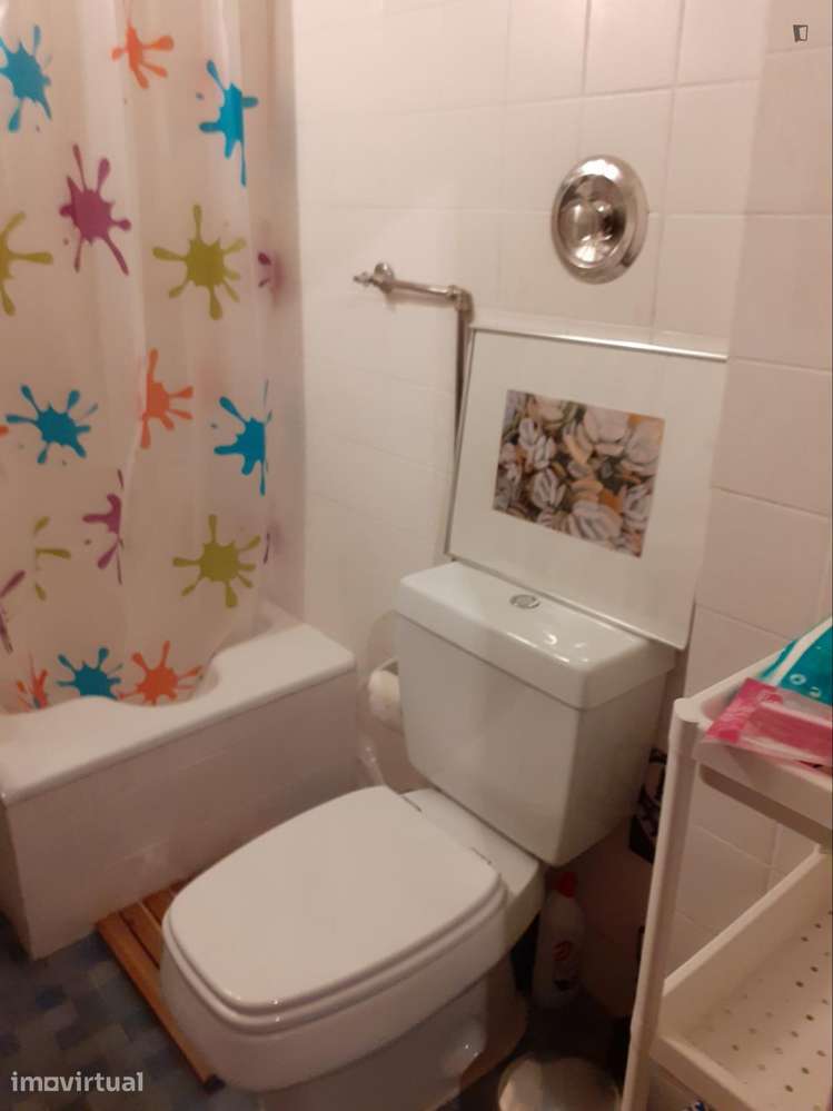Quarto - localizado em Matosinhos Porto - Grande imagem: 2/14