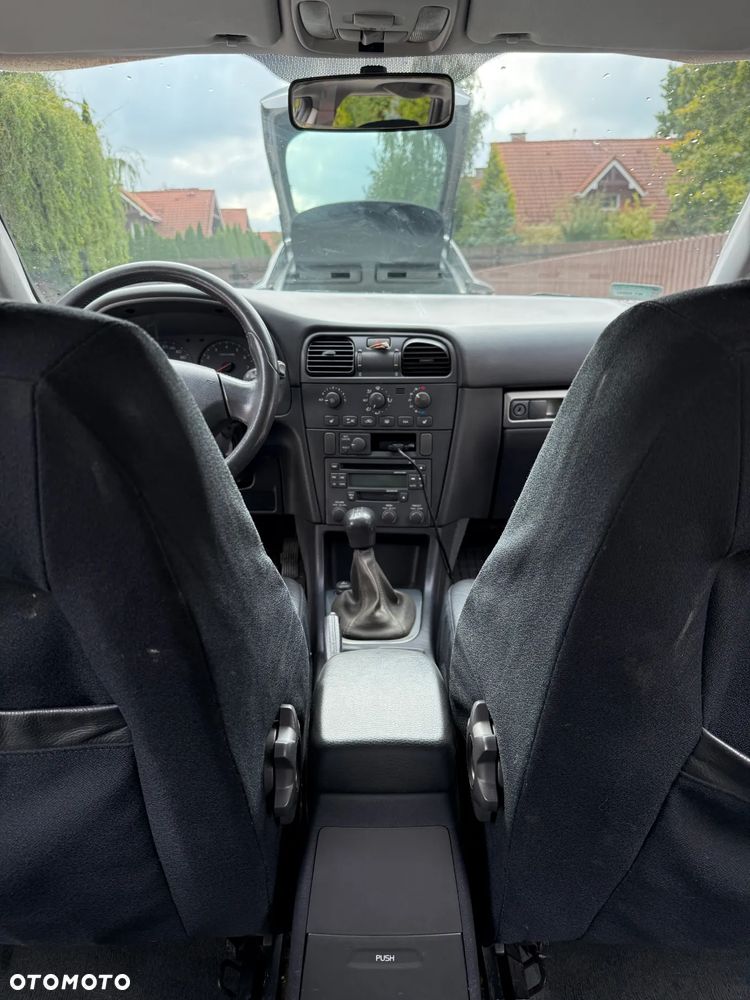 Volvo V40 2.0 T4 - 16