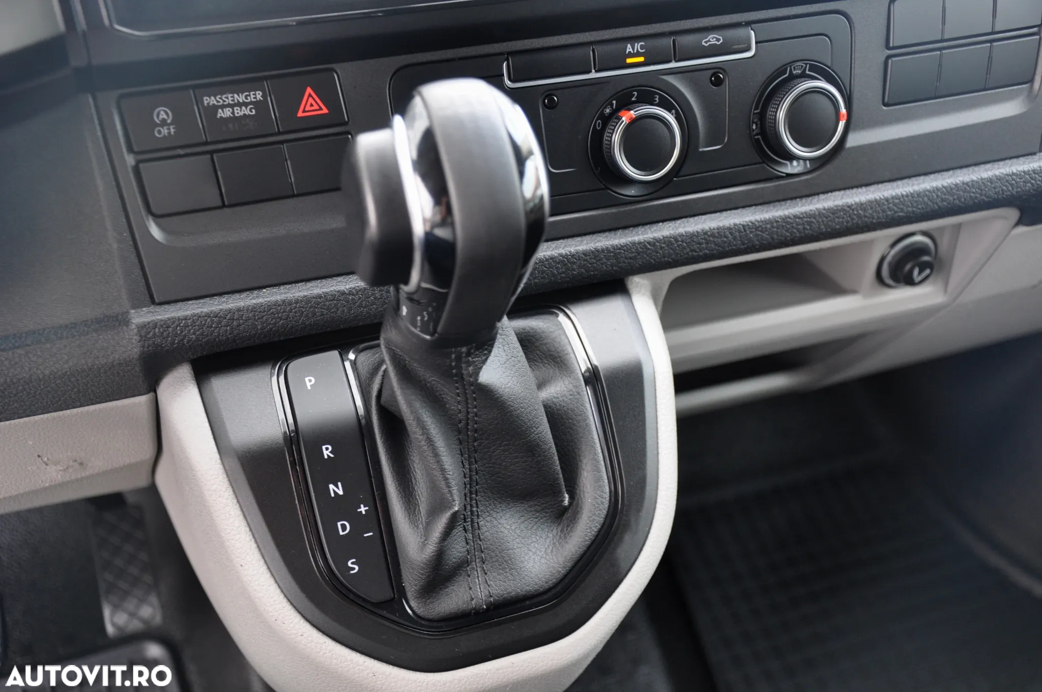Volkswagen Transporter T6 L2H1 Van Aut. - 21