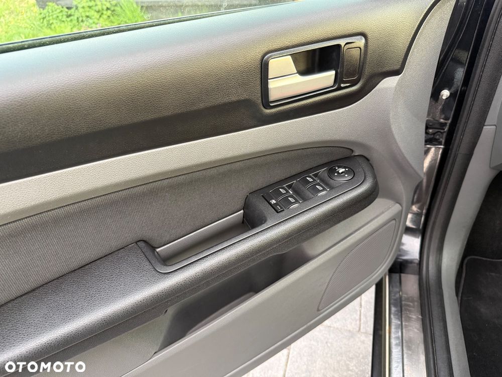 Ford Focus 1.6 16V Ghia - 10