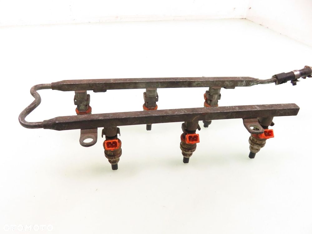 LISTWA WTRYSKOWA CHRYSLER CIRRUS 2.5 - 5