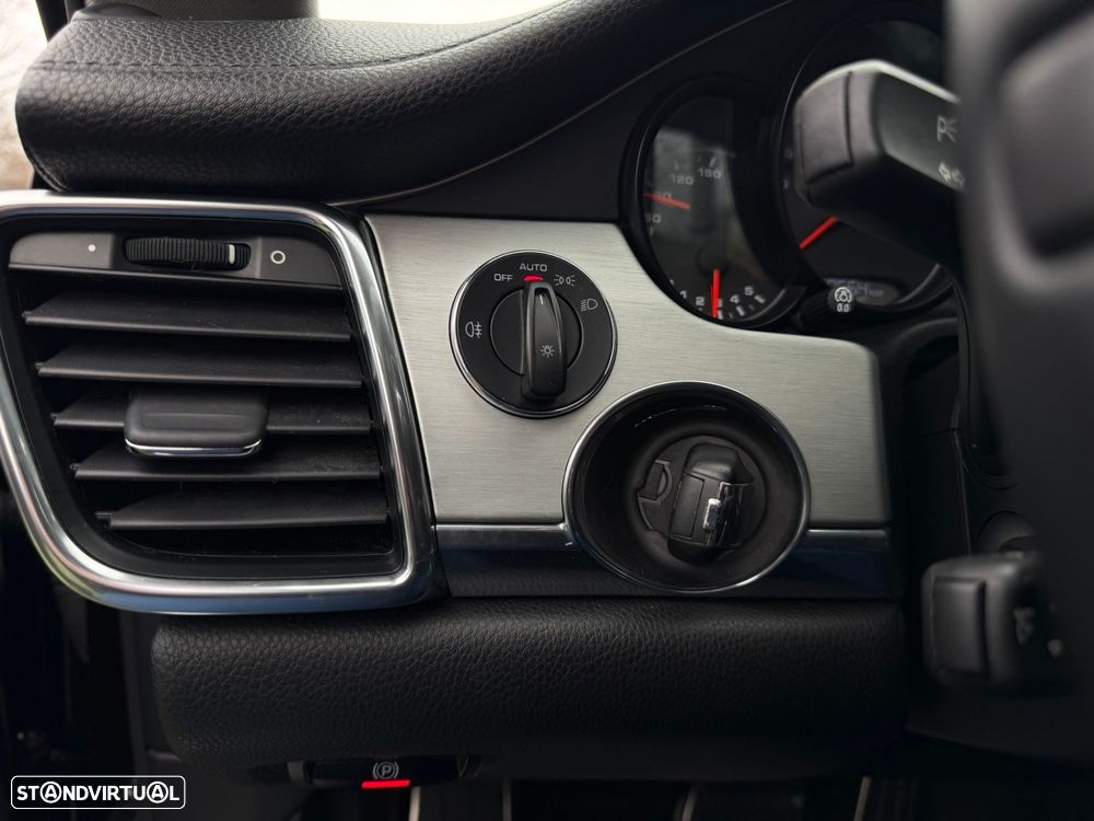 Porsche Panamera Standard - 32