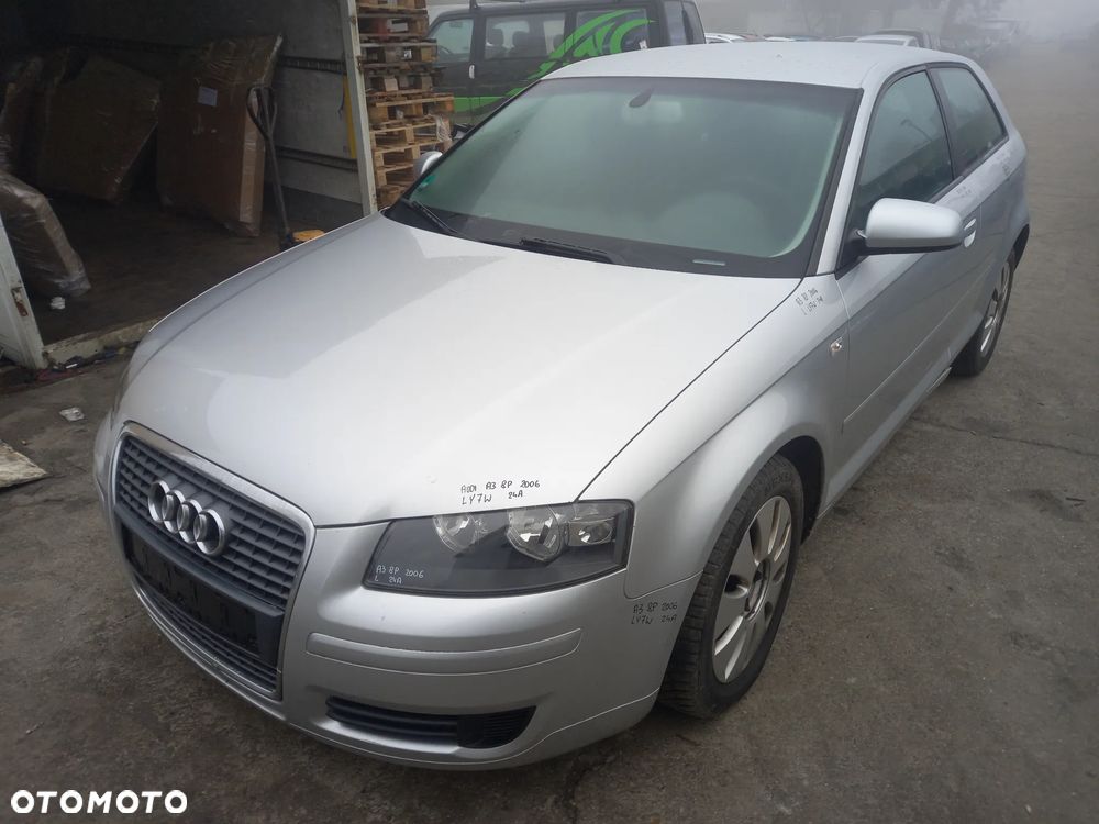 AUDI A3 8P DRZWI LEWE LY7W - 13