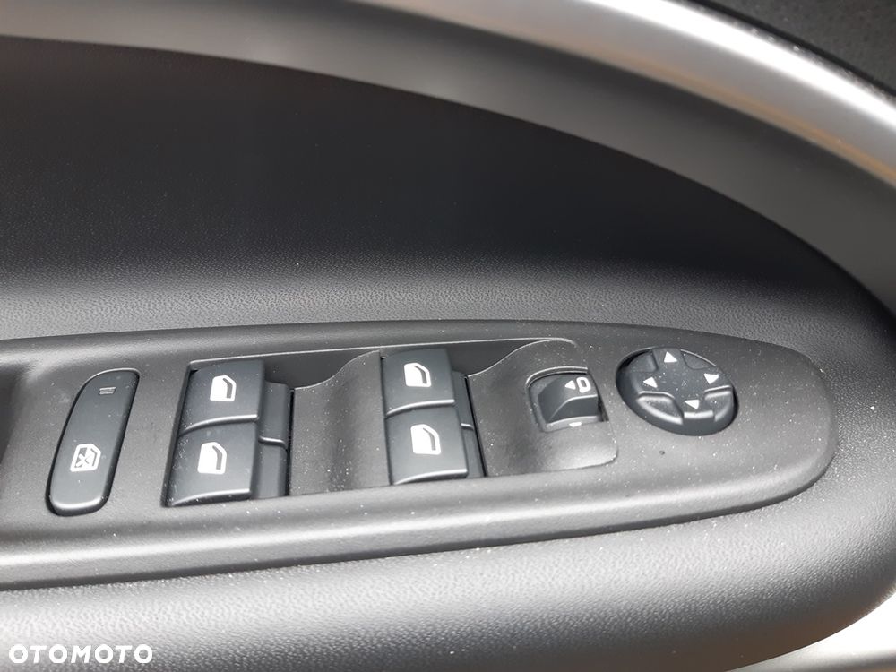 Jeep Avenger 1.2 T3 mHEV Summit FWD eDCT6 - 28