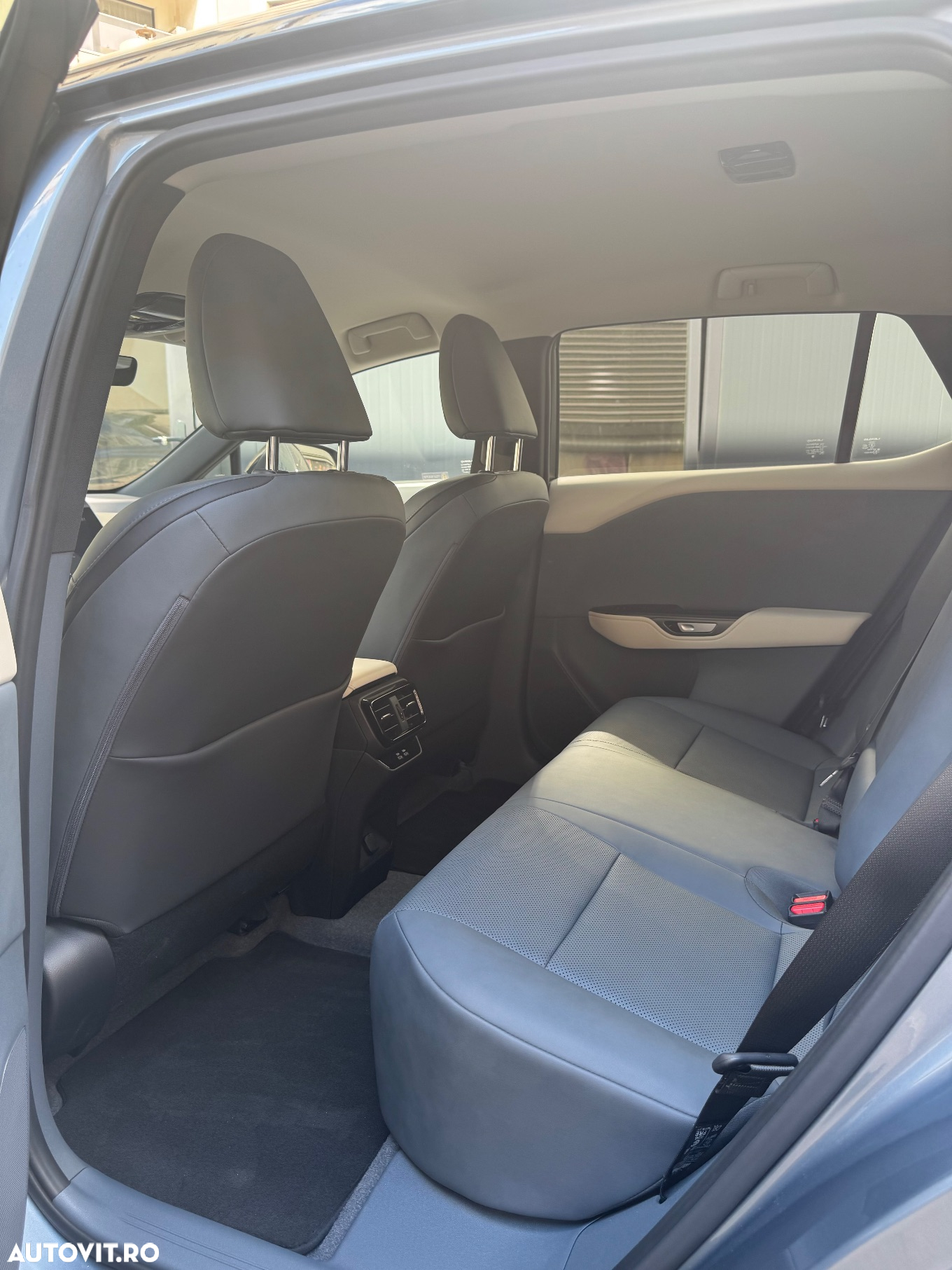 Lexus RZ 450e AWD Executive - 6