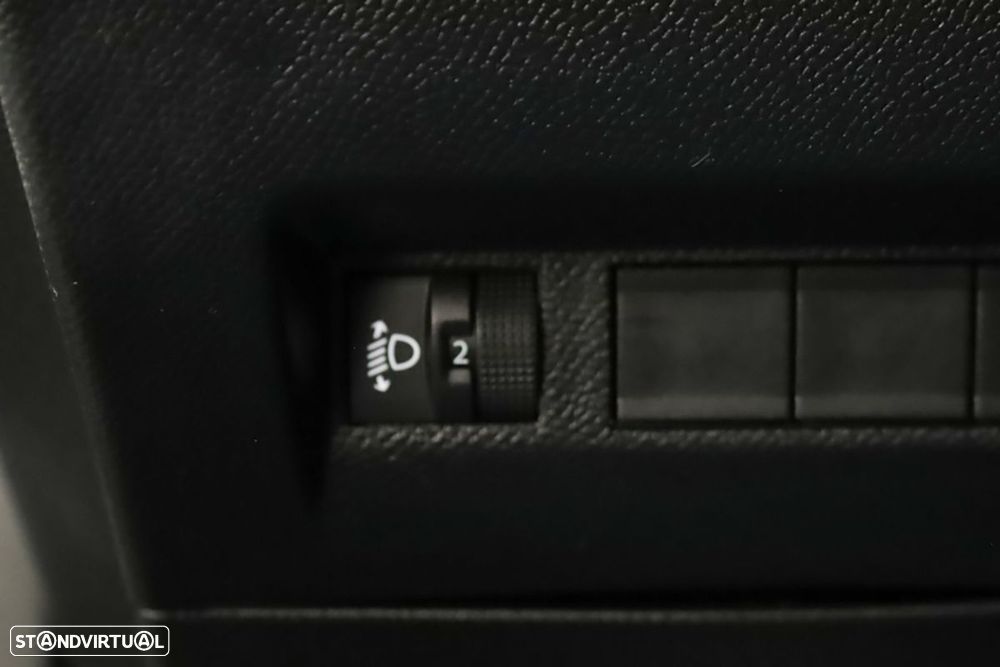Peugeot 2008 1.2 PureTech Allure - 19