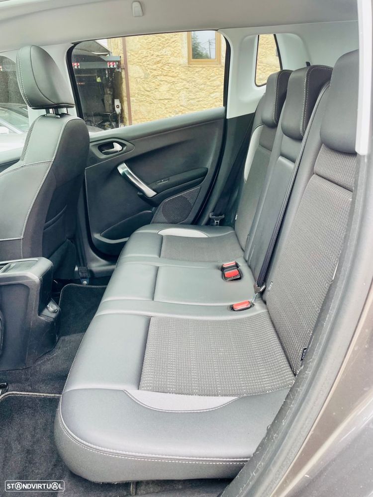 Peugeot 2008 1.2 PureTech Active - 8