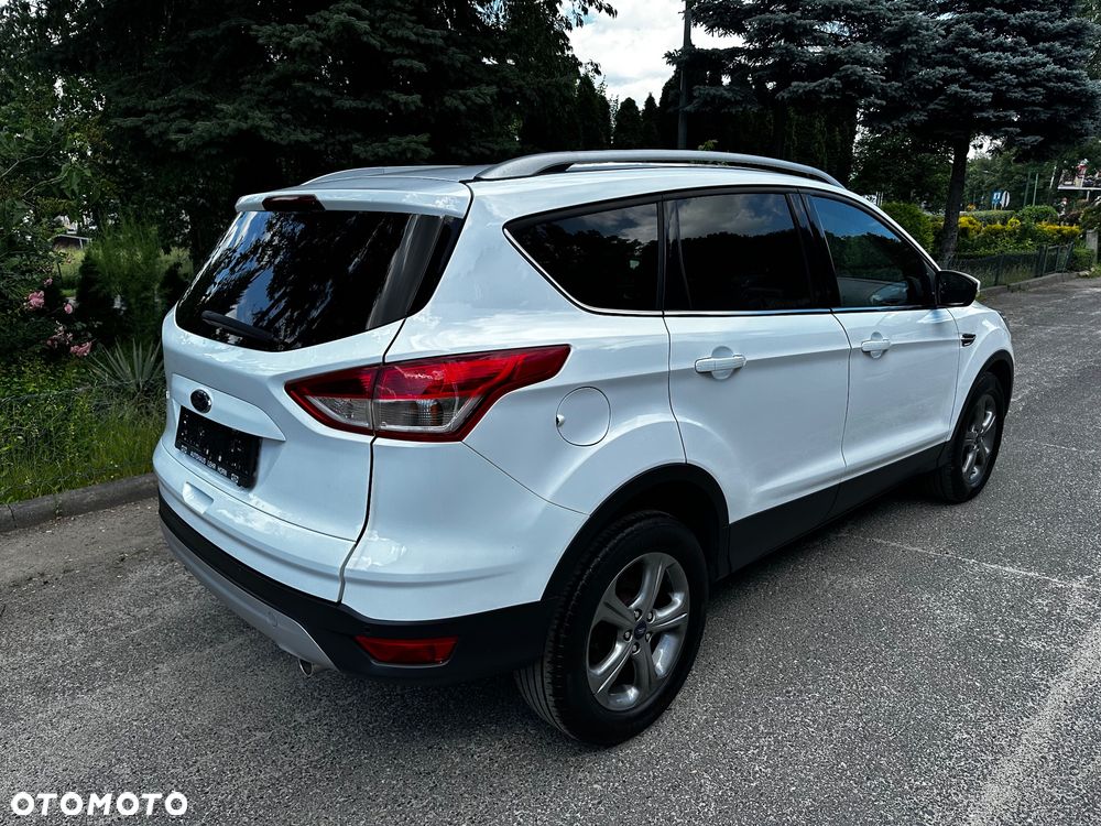 Ford Kuga 2.0 TDCi 2x4 Titanium - 4