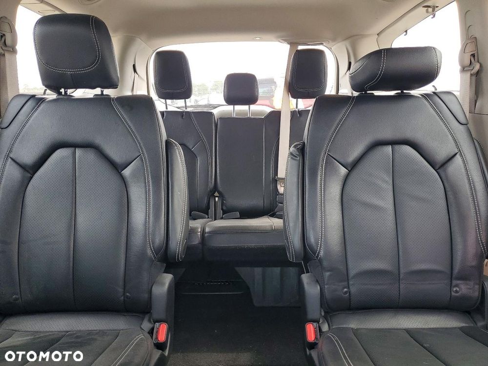Chrysler Pacifica - 10