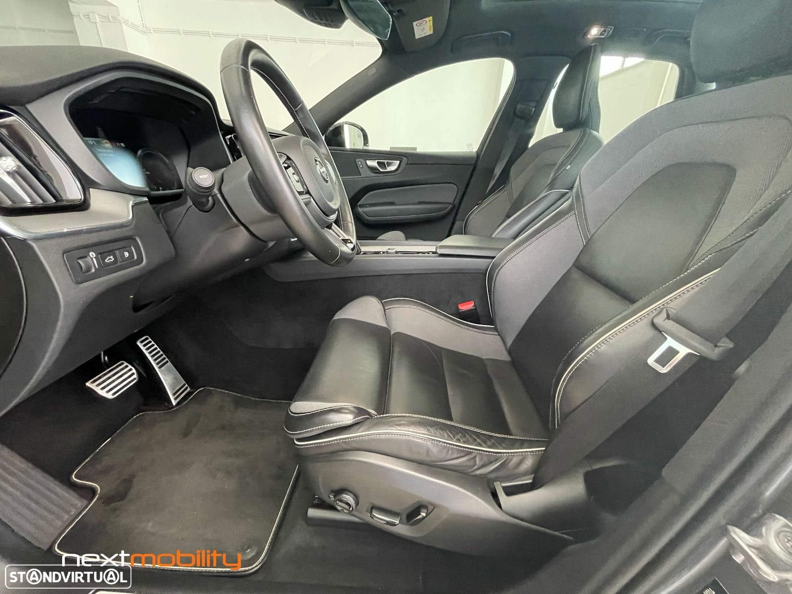 Volvo XC 60 2.0 T6 PHEV R-Design AWD - 15