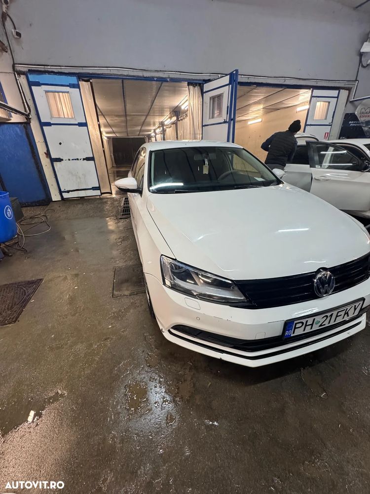 Volkswagen Jetta 2.0 TDI Comfortline - 3