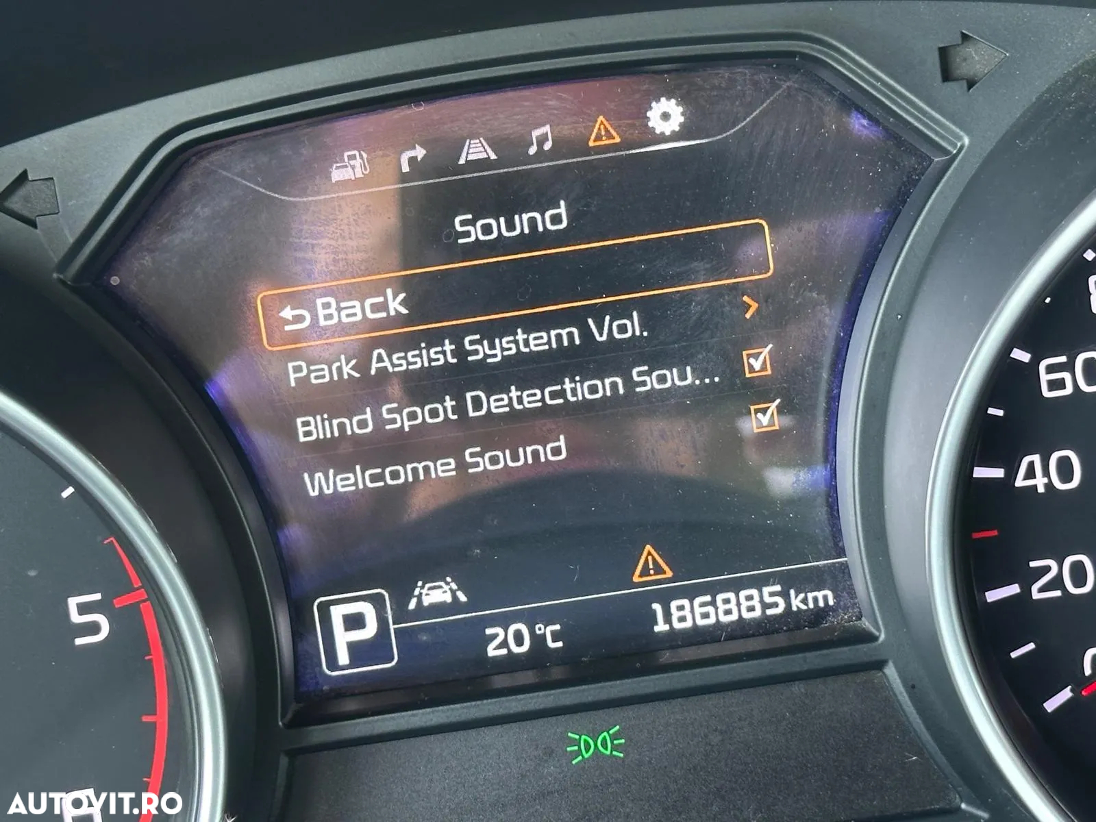 Kia Carnival - 35