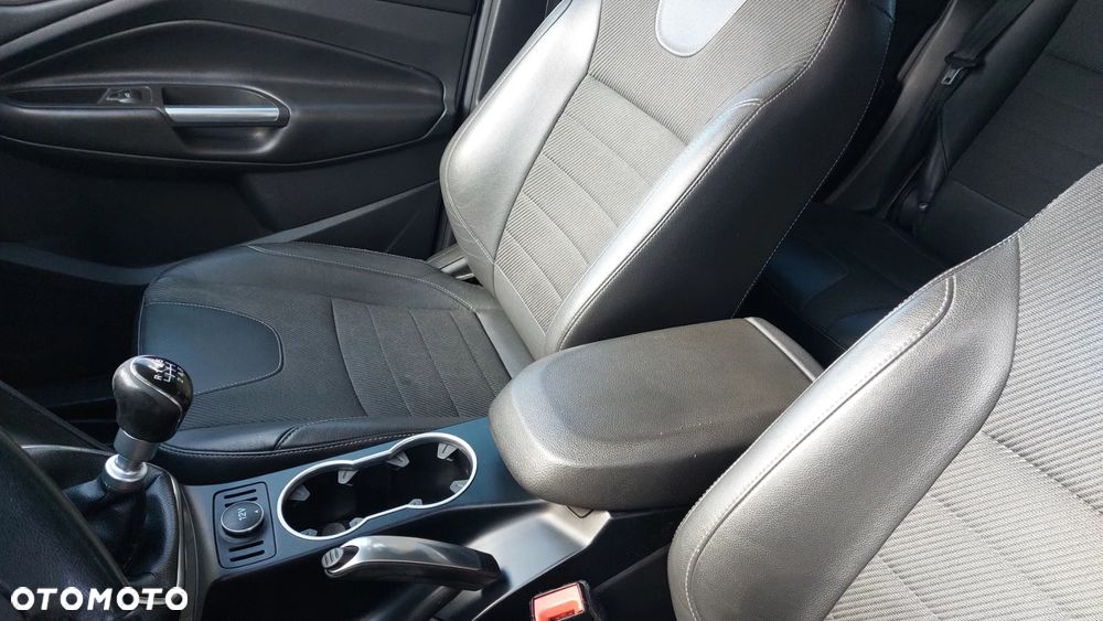 Ford Kuga 1.6 EcoBoost 2x4 Titanium - 25