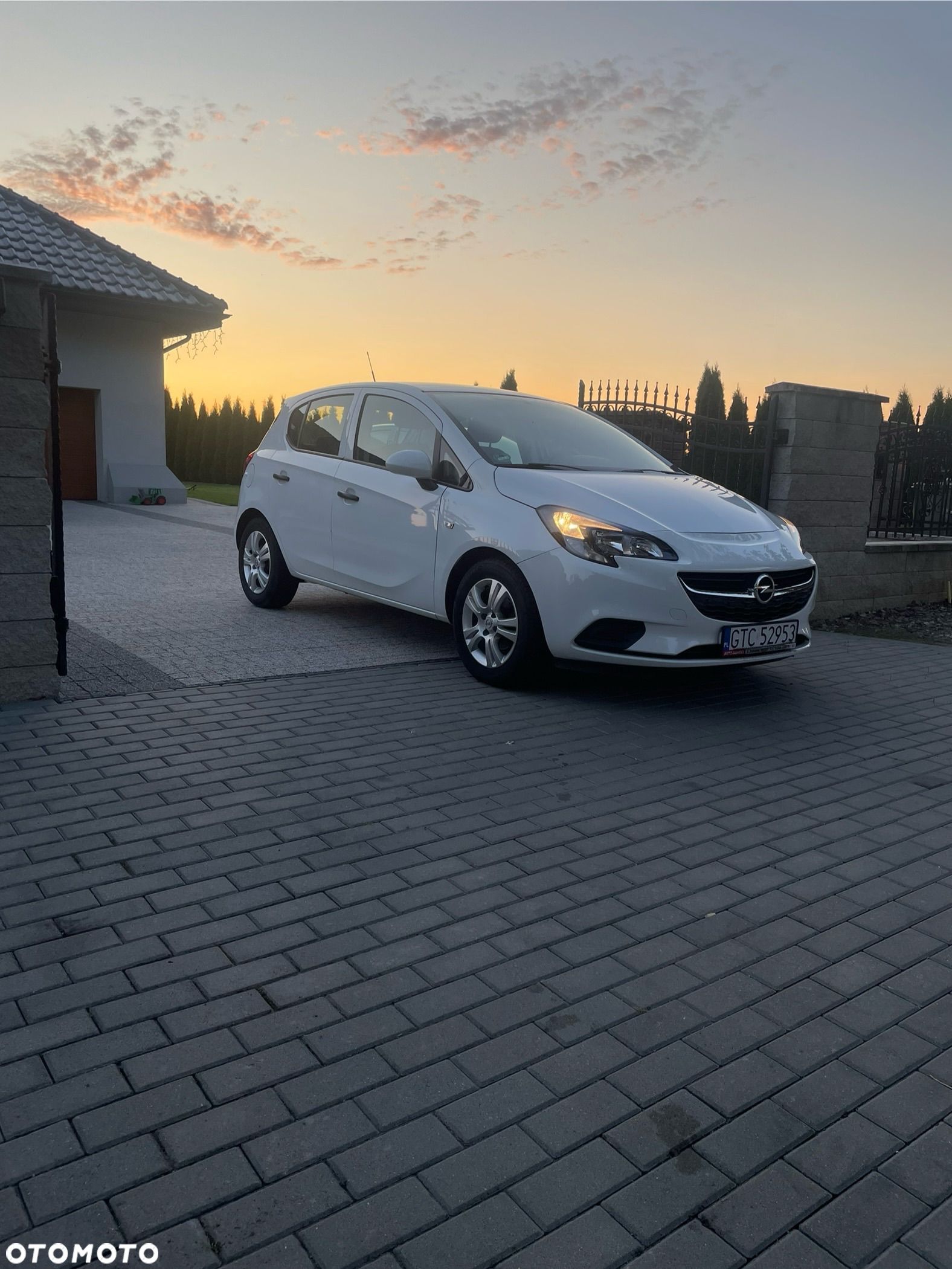 Opel Corsa 1.2 Cosmo - 1