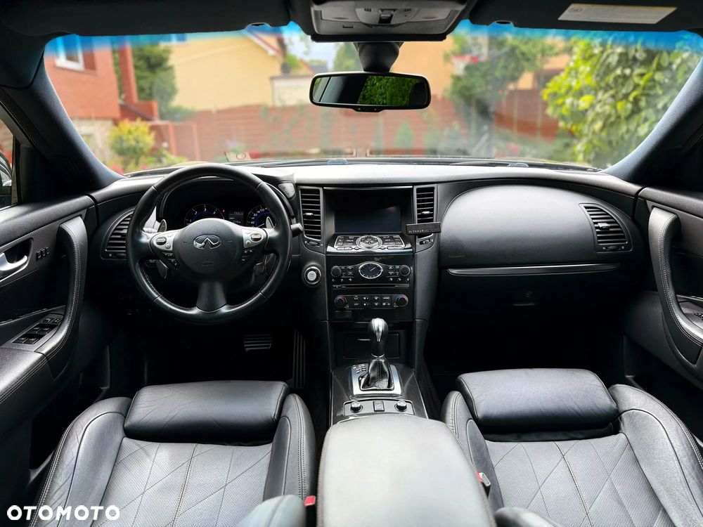 Infiniti QX70 - 26