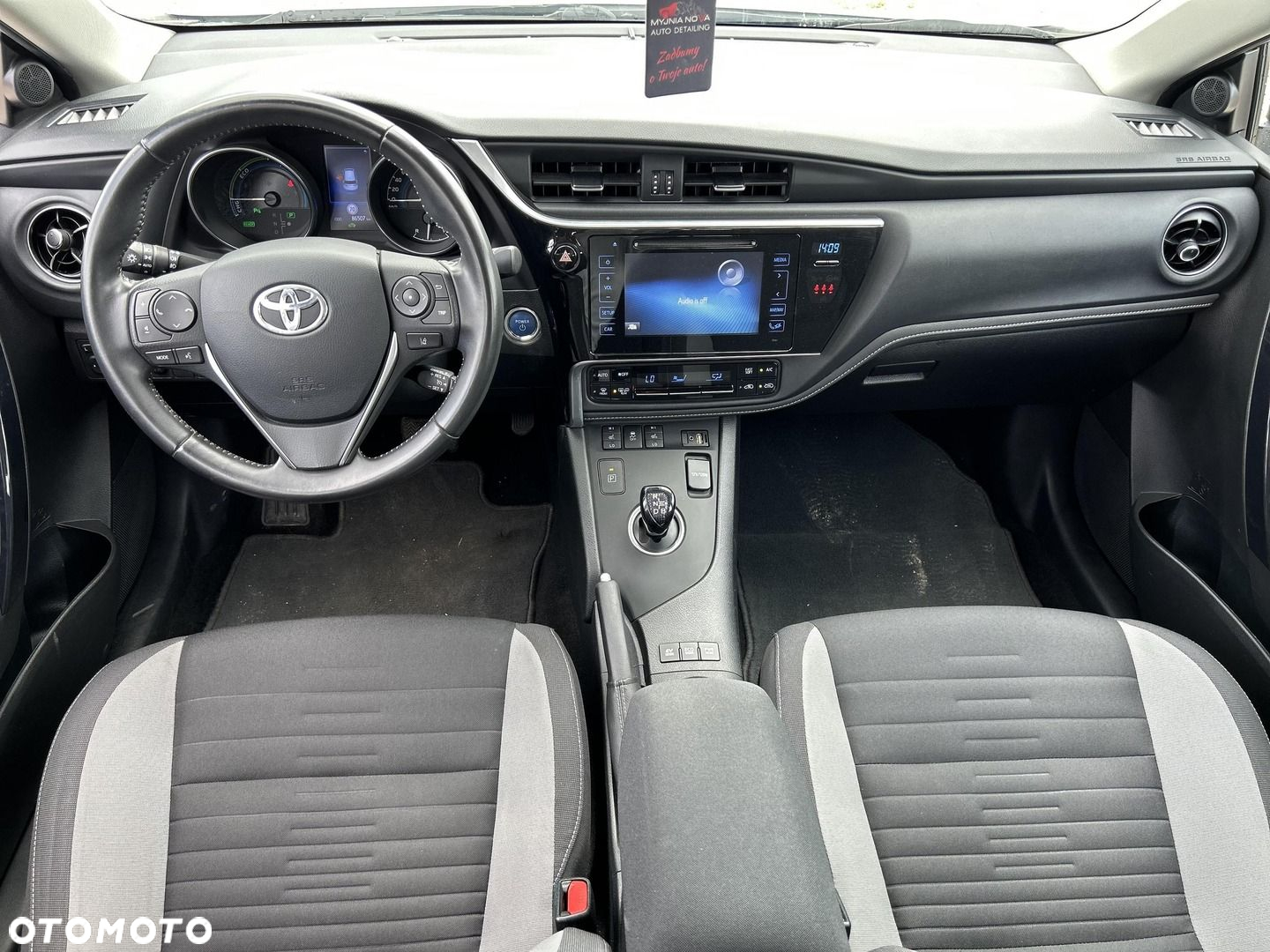 Toyota Auris Hybrid 135 Premium - 12