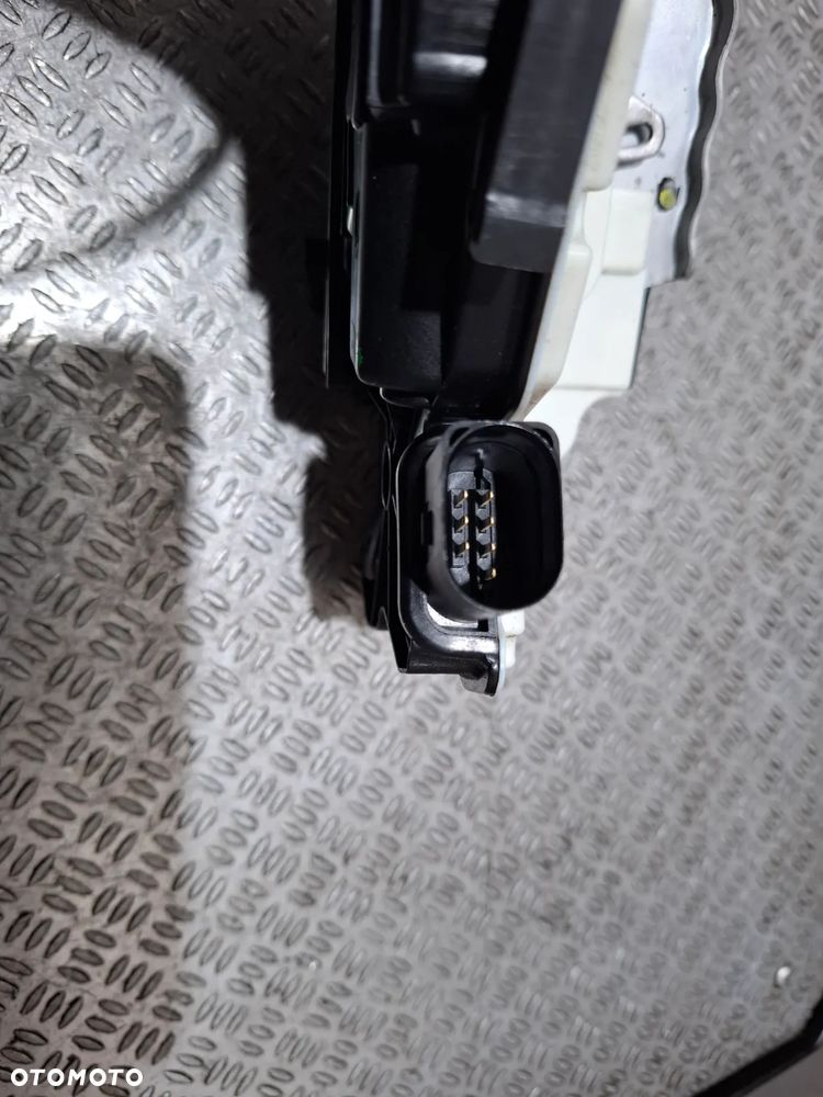 Zamek drzwi prawy przód Skoda Superb II wersja UK 7-PIN nr 1S2837016B - 4