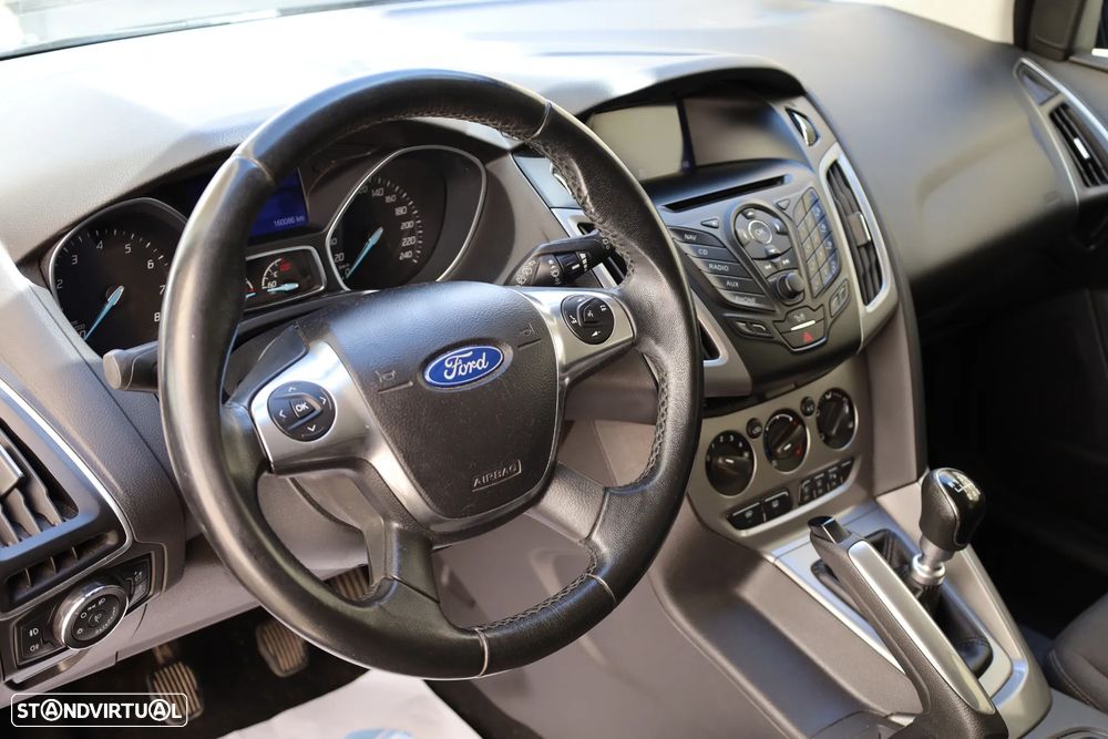 Ford Focus 1.0 EcoBoost S&S Champions Edition - 4