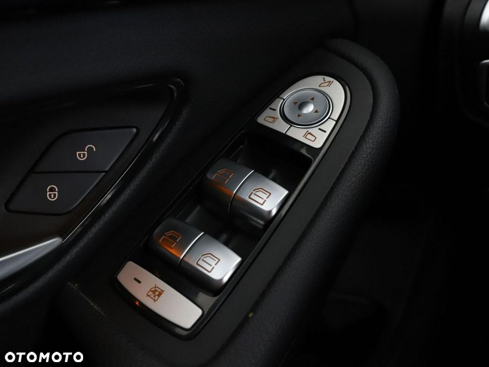 Mercedes-Benz Klasa C 220 d 4MATIC 9G-TRONIC - 39