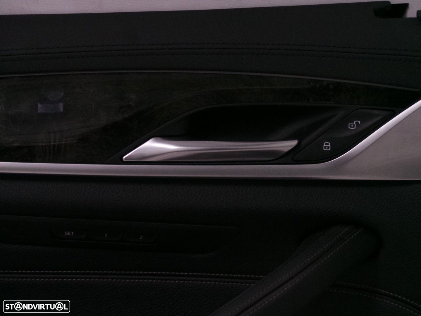Forra da porta Esquerdo/Frente Seminovo/ Original BMW 5 (G30, F90)/BMW 5 Touring... - 6