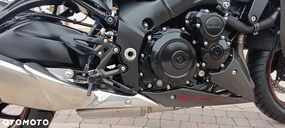 Suzuki GSX 1000 - 25