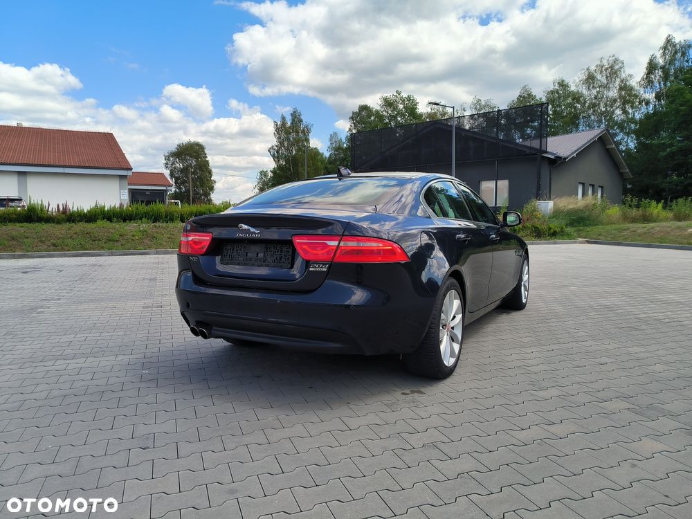 Jaguar XE - 8