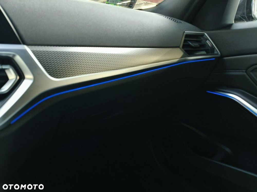 BMW Seria 3 320i M Sport - 38