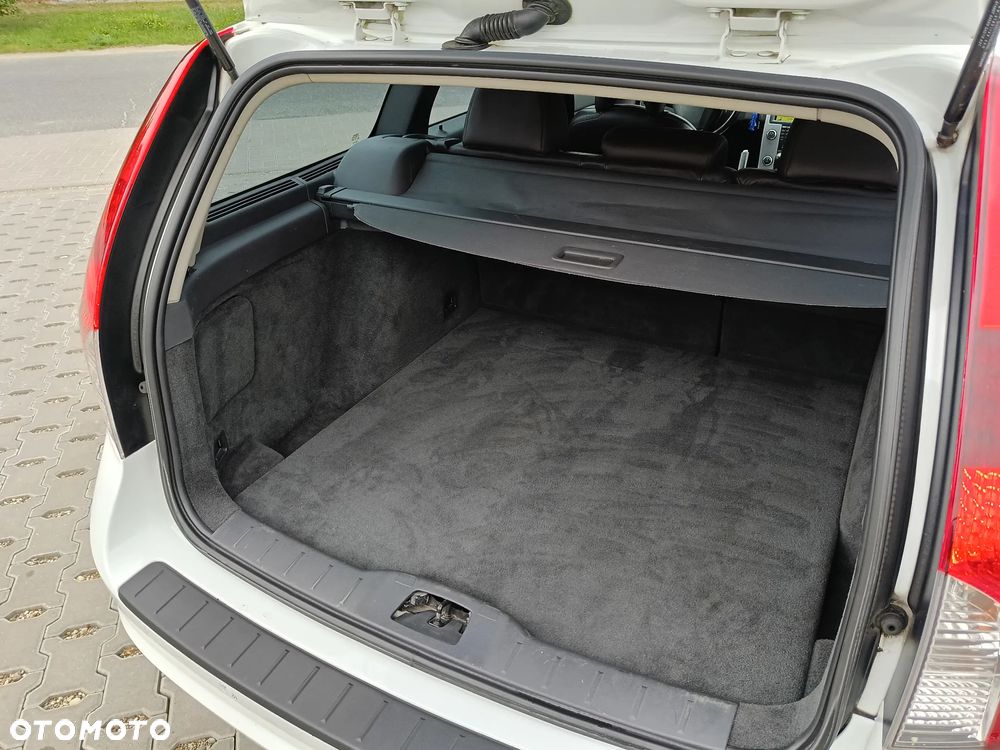 Volvo V50 D2 R-Design - 19