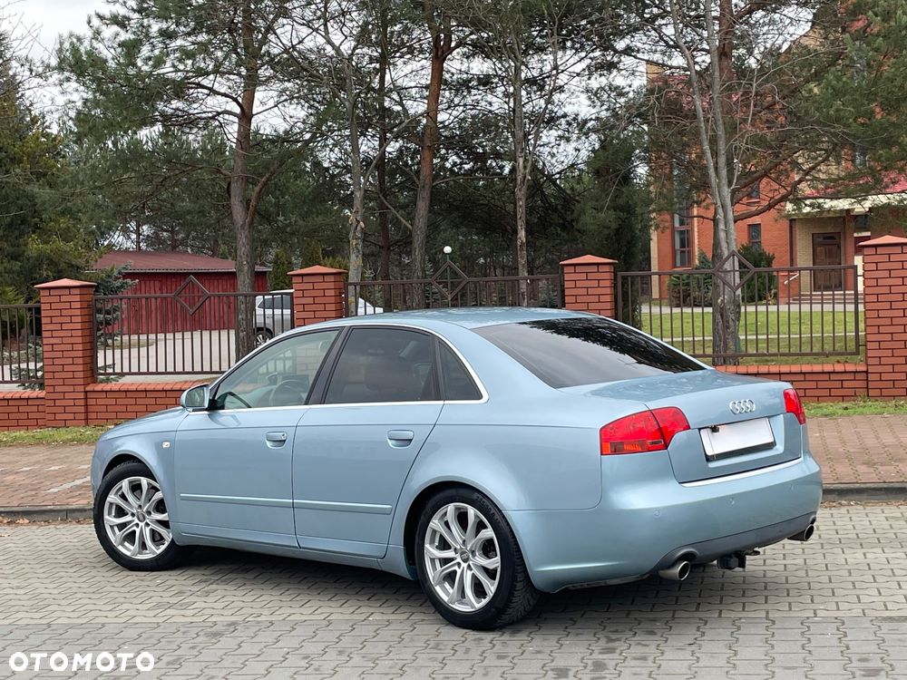 Audi A4 Limousine - 16