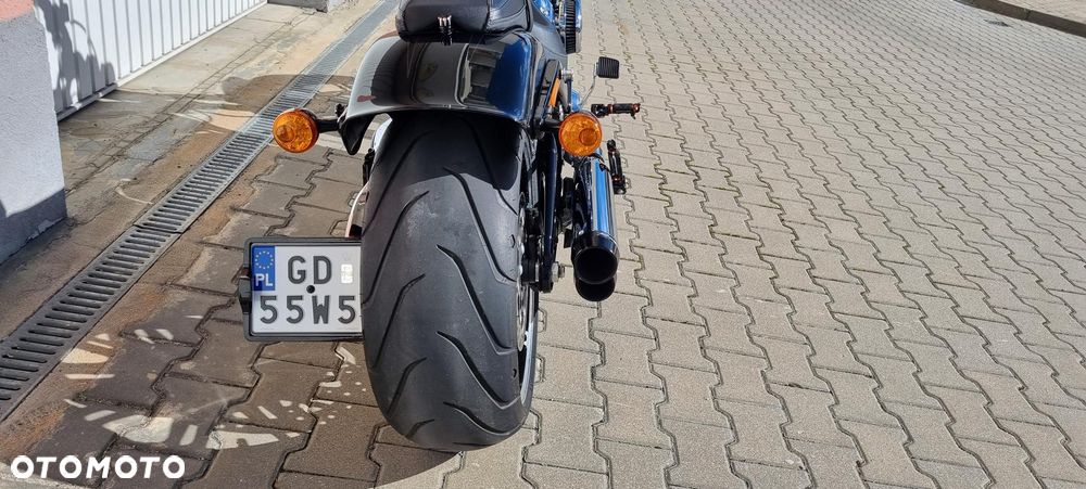 Harley-Davidson Softail Breakout - 16