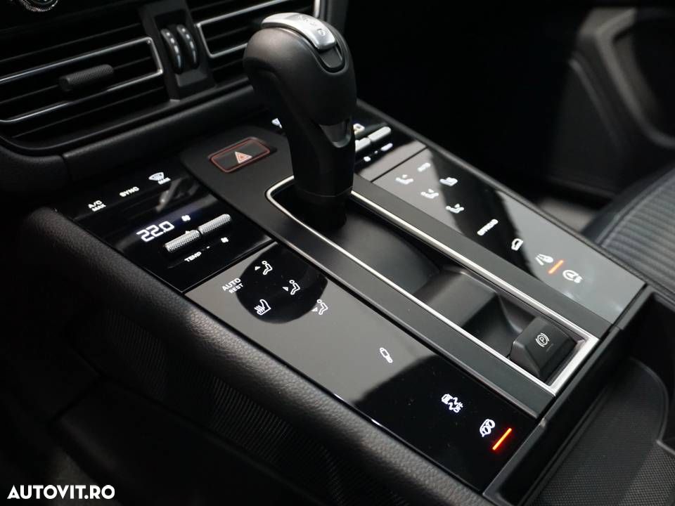 Porsche Macan T - 13
