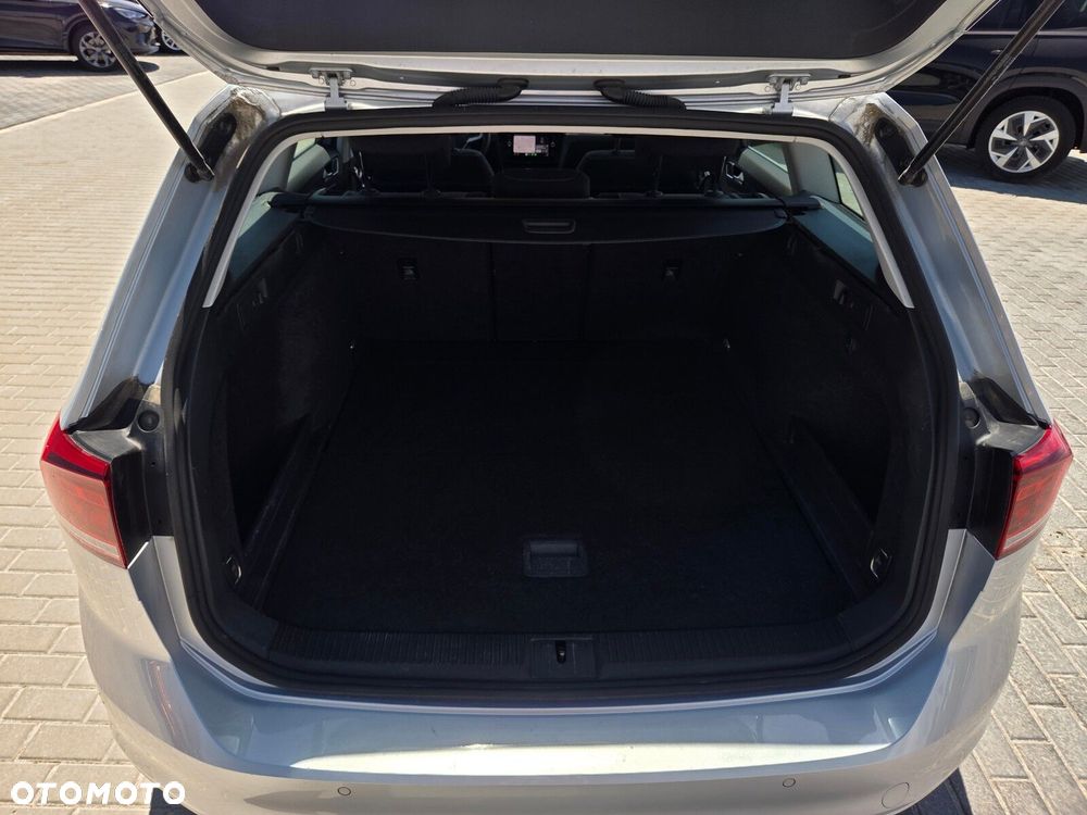 Volkswagen Passat - 13