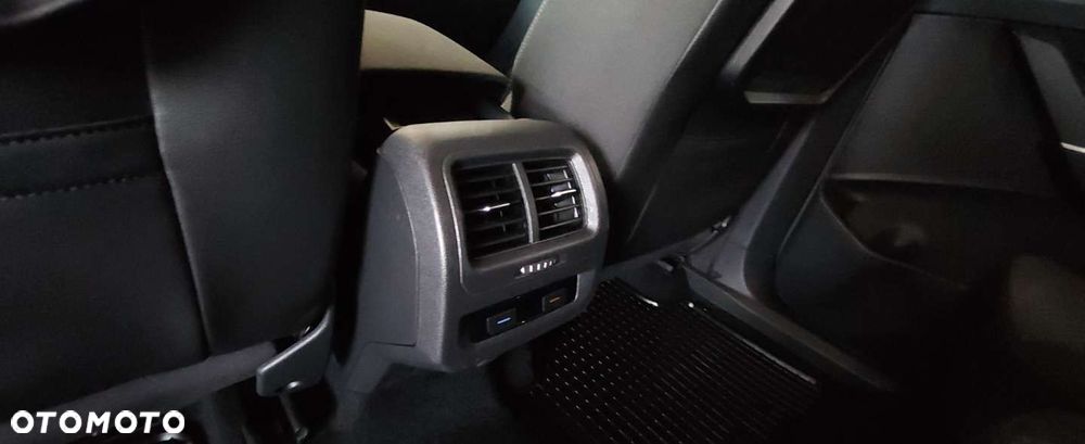 Volkswagen Touran - 25