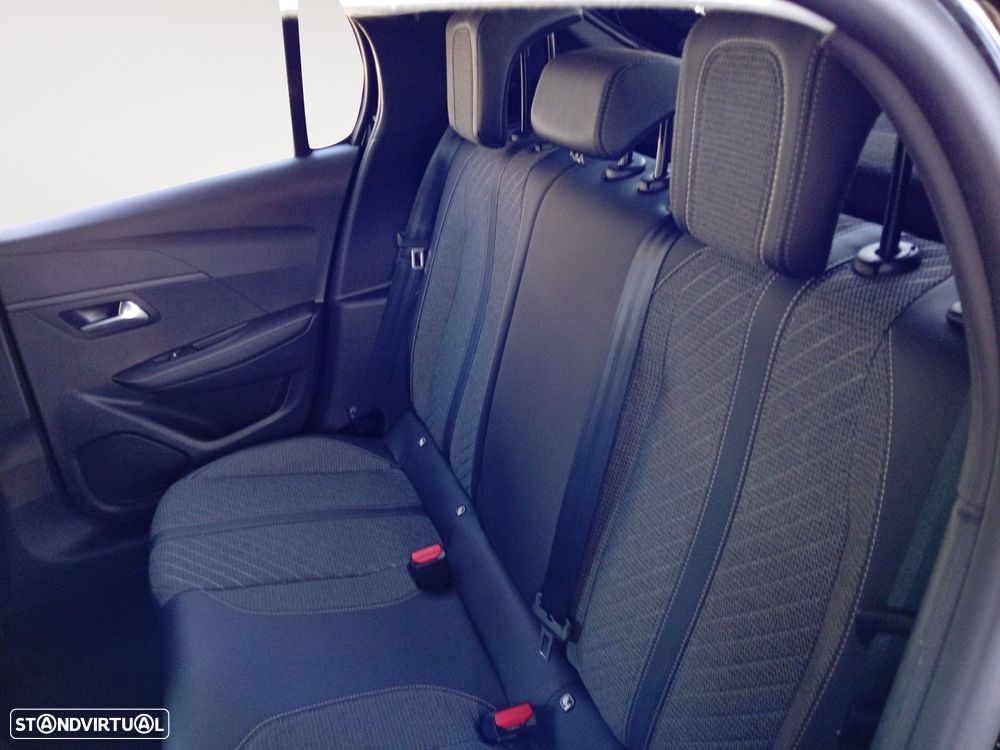 Peugeot 208 1.2 Hybrid Allure e-DCS6 — fotografia 13
