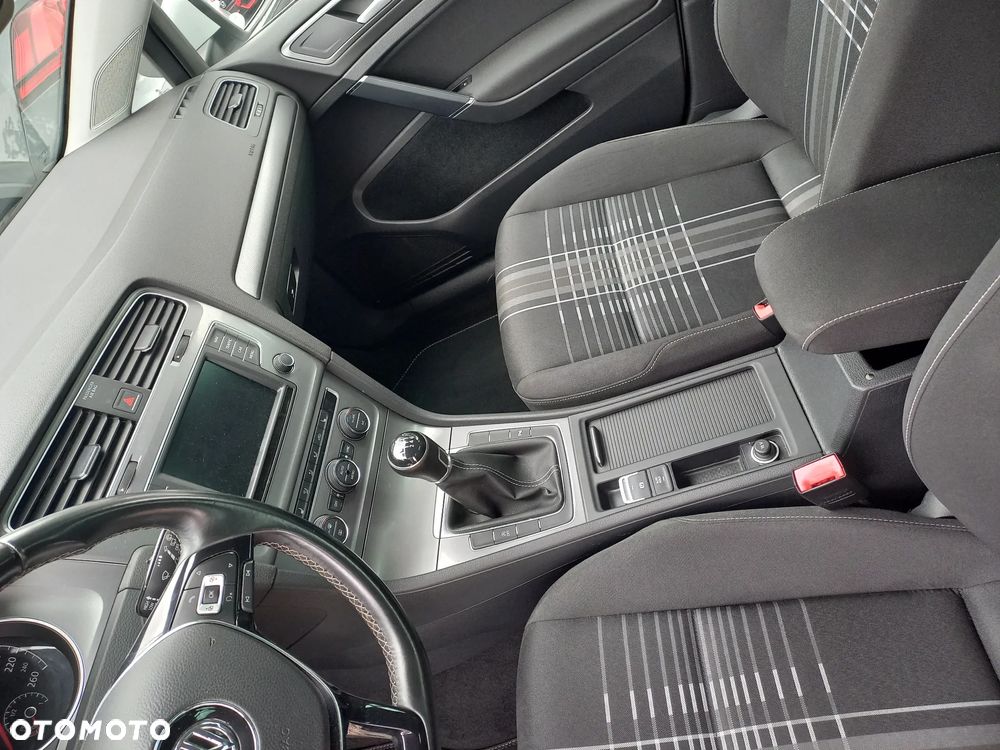 Volkswagen Golf 1.4 TSI BMT Comfortline - 23