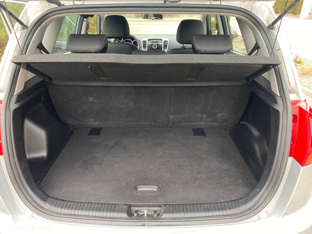 Kia Venga - 11