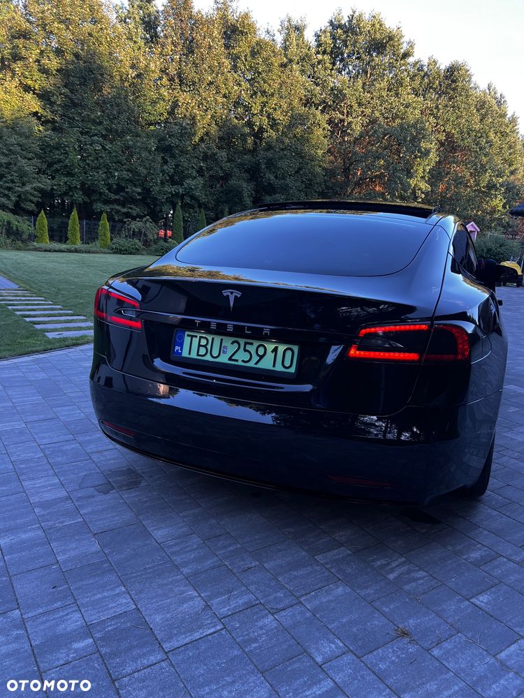 Tesla Model S - 6